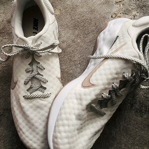 NWOT!! Women’s Nike Renew Running Shoes Size 9